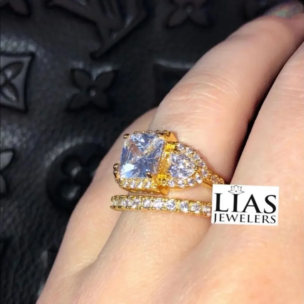 New 18k yellow gold wedding ring set